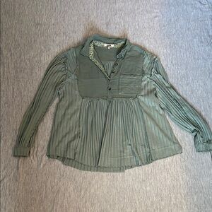 Gimmicks Raw Hem Green Pleated Long Sleeve Flowy Blouse